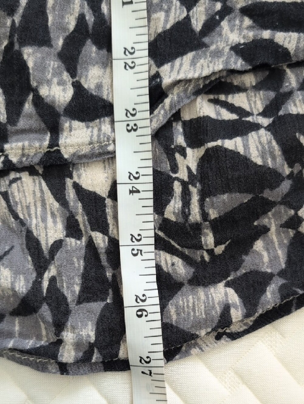 PILCRO Sidney Batwing Sleeve Abstract Print Blouse Black White and Grey Size XL - Picture 11 of 11
